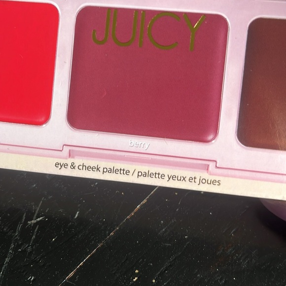 Brand new tarte marajuca juicy eye and cheek palette in berry - Picture 5 of 5